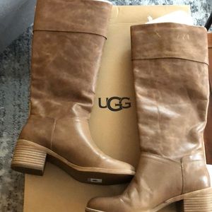 UGG W Carlin Brown Boots/ Women’s 8